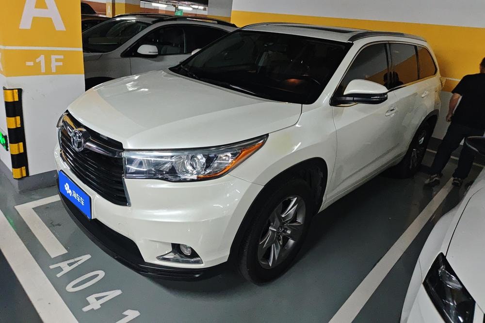 Toyota Highlander 2015 — фото автомобиля 1