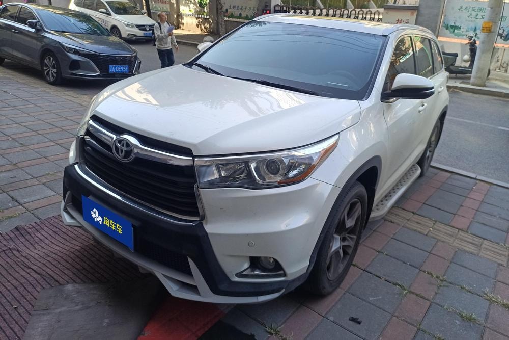 Toyota Highlander 2017 — фото автомобиля 1