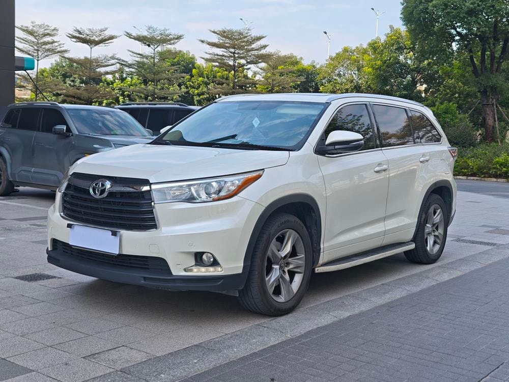 Toyota Highlander 2017 — фото автомобиля 1