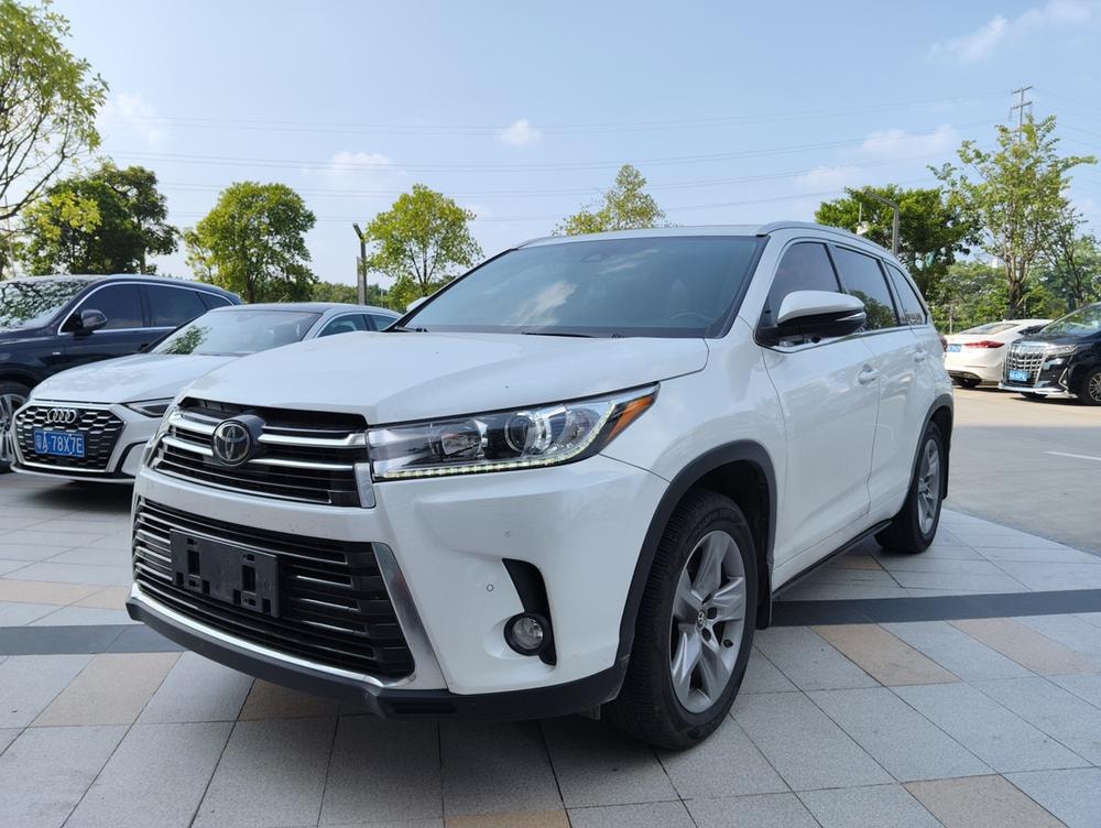 Toyota Highlander 2018 — фото автомобиля 1