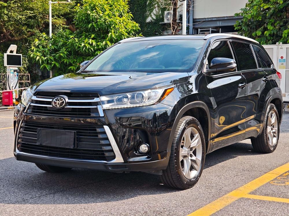 Toyota Highlander 2018 — фото автомобиля
