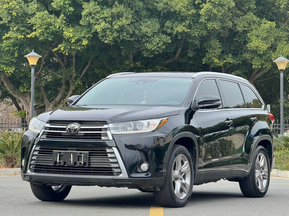 Toyota Highlander 2018 — фото автомобиля 1