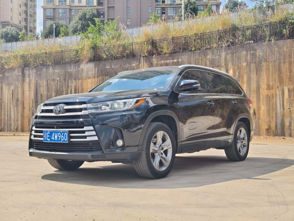Toyota Highlander 2021 — фото автомобиля 1