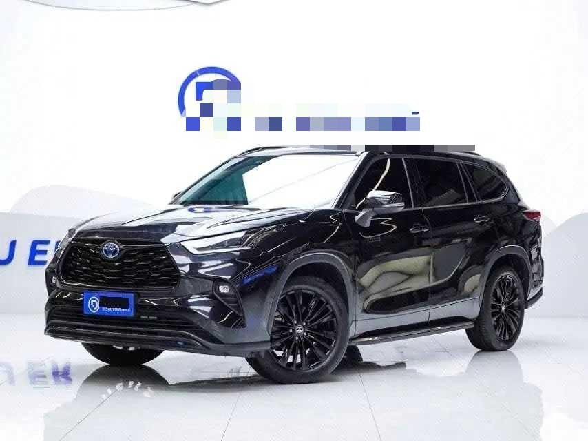 Toyota Highlander 2022 — фото автомобиля 1