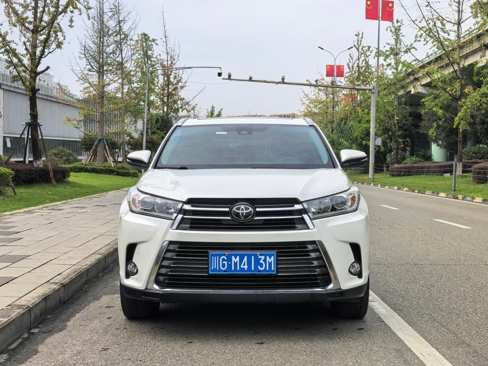Toyota Highlander 2018 — фото автомобиля 1