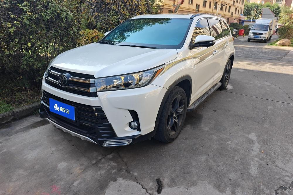 Toyota Highlander 2018 — фото автомобиля