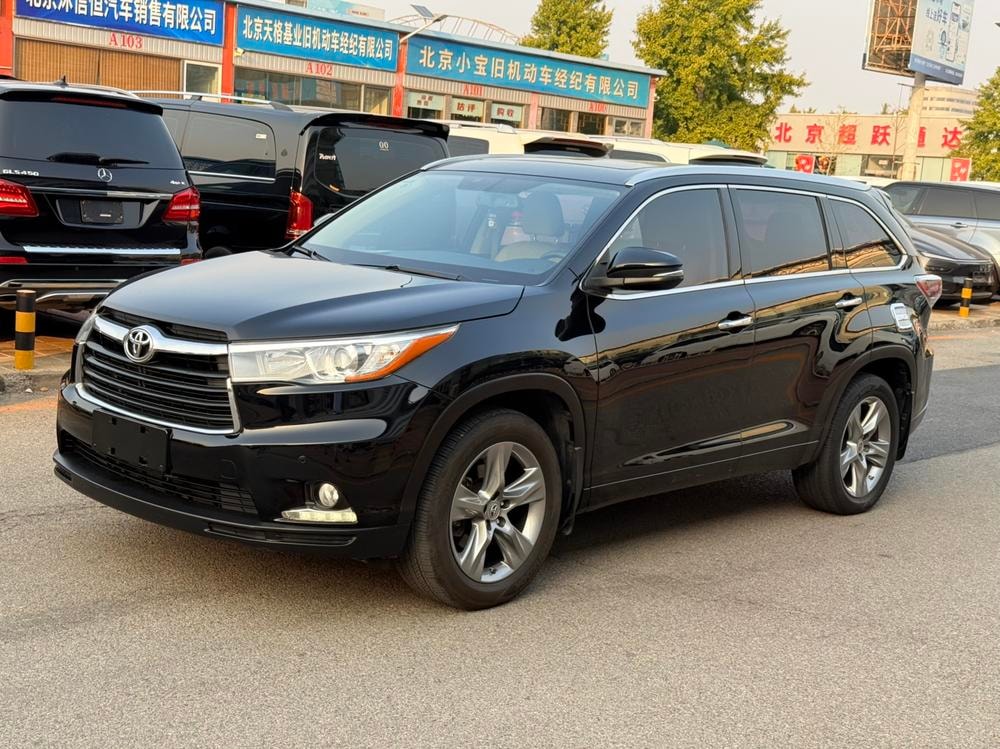 Toyota Highlander 2015 — фото автомобиля 1