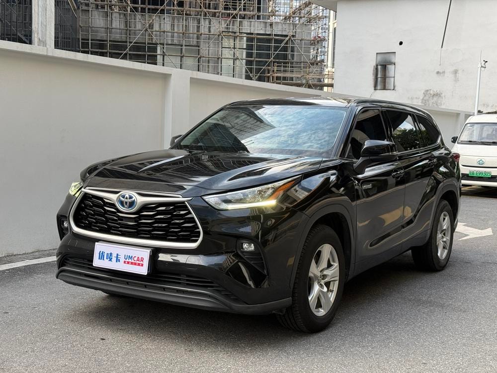 Toyota Highlander 2022 — фото автомобиля