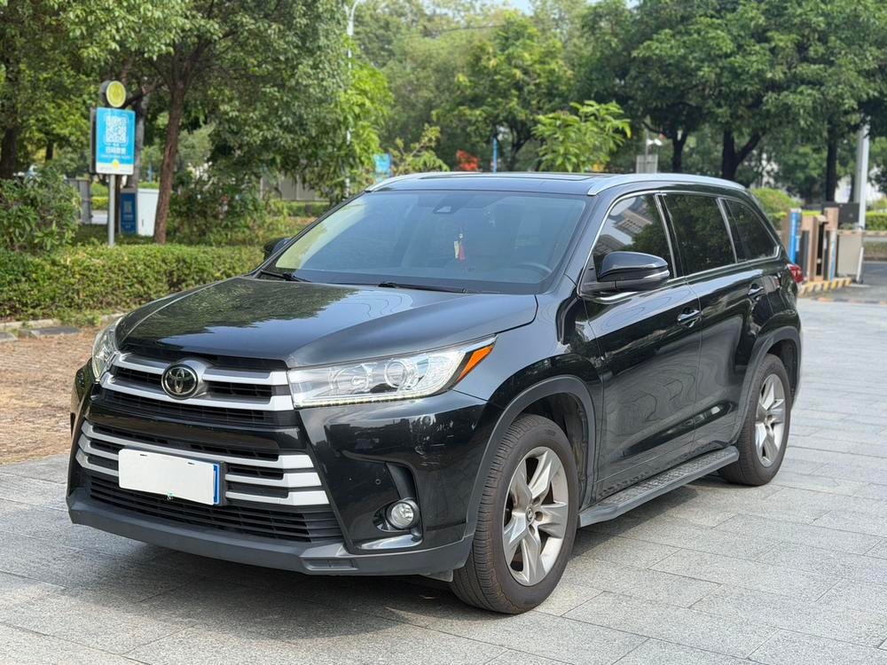 Toyota Highlander 2018 — фото автомобиля