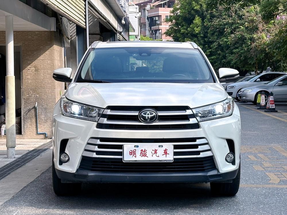 Toyota Highlander 2018 — фото автомобиля