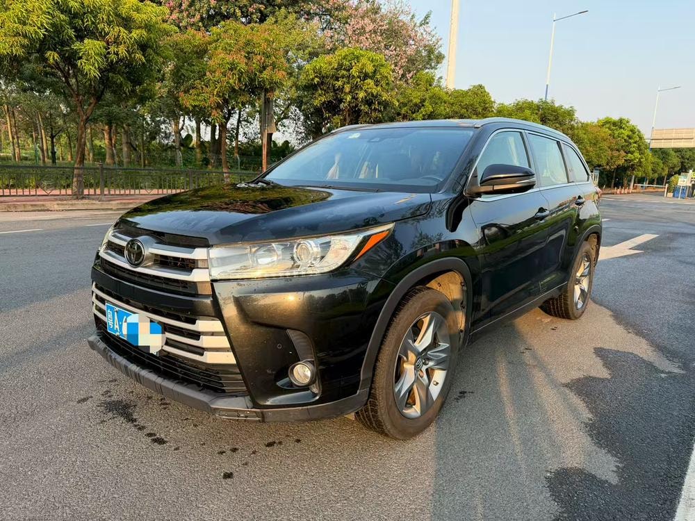 Toyota Highlander 2018 — фото автомобиля