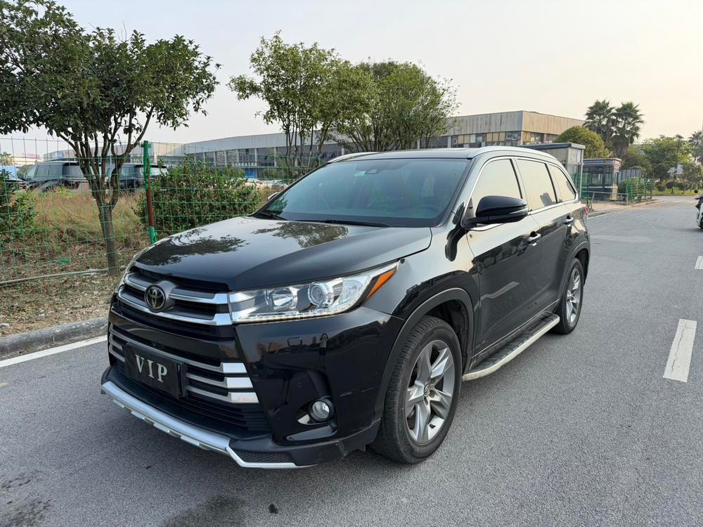 Toyota Highlander 2018 — фото автомобиля