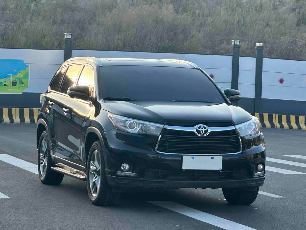 Toyota Highlander 2017 — фото автомобиля