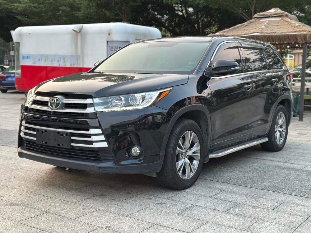 Toyota Highlander 2018 — фото автомобиля