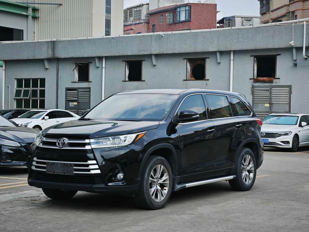 Toyota Highlander 2018 — фото автомобиля