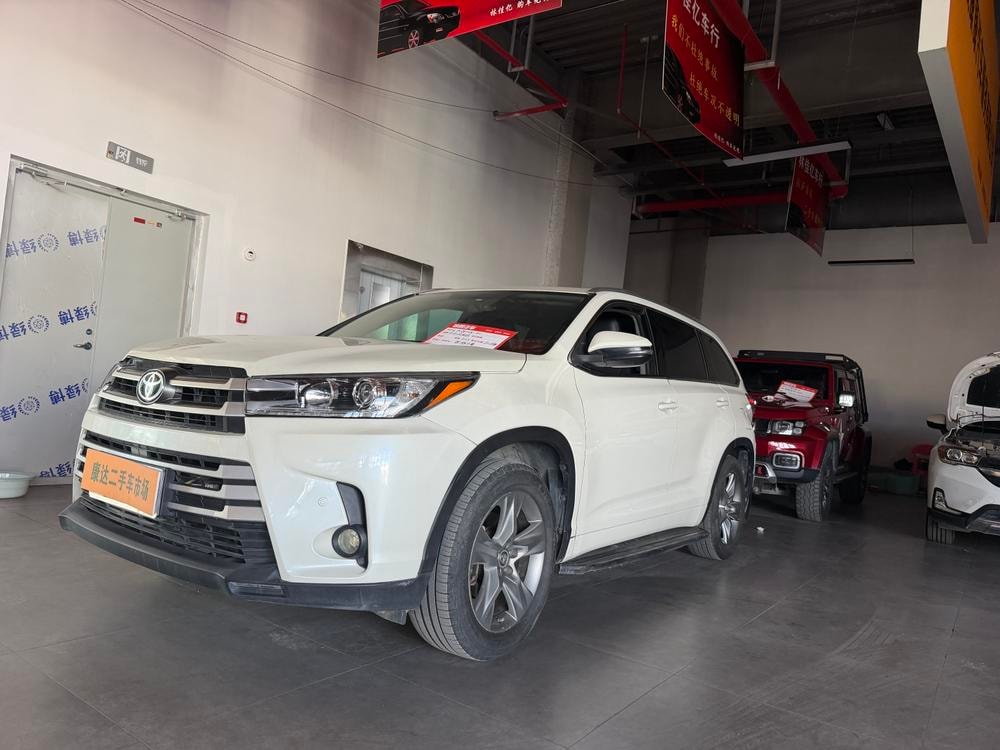 Toyota Highlander 2017 — фото автомобиля