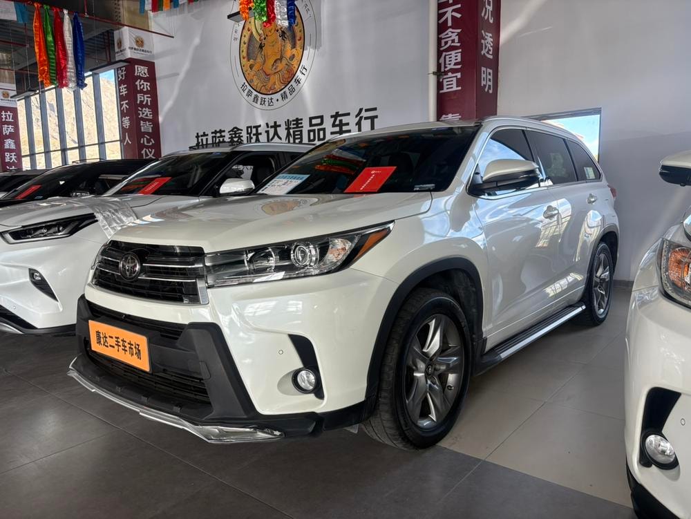 Toyota Highlander 2018 — фото автомобиля
