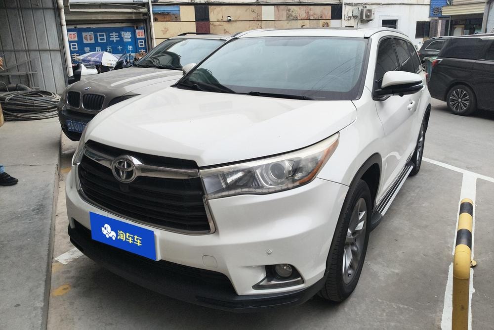 Toyota Highlander 2015 — фото автомобиля