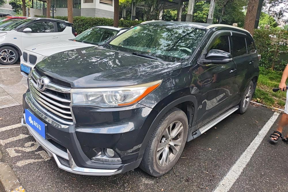 Toyota Highlander 2017 — фото автомобиля