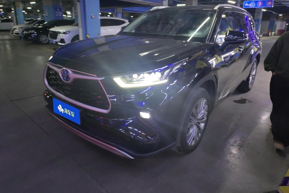 Toyota Highlander 2022 — фото автомобиля