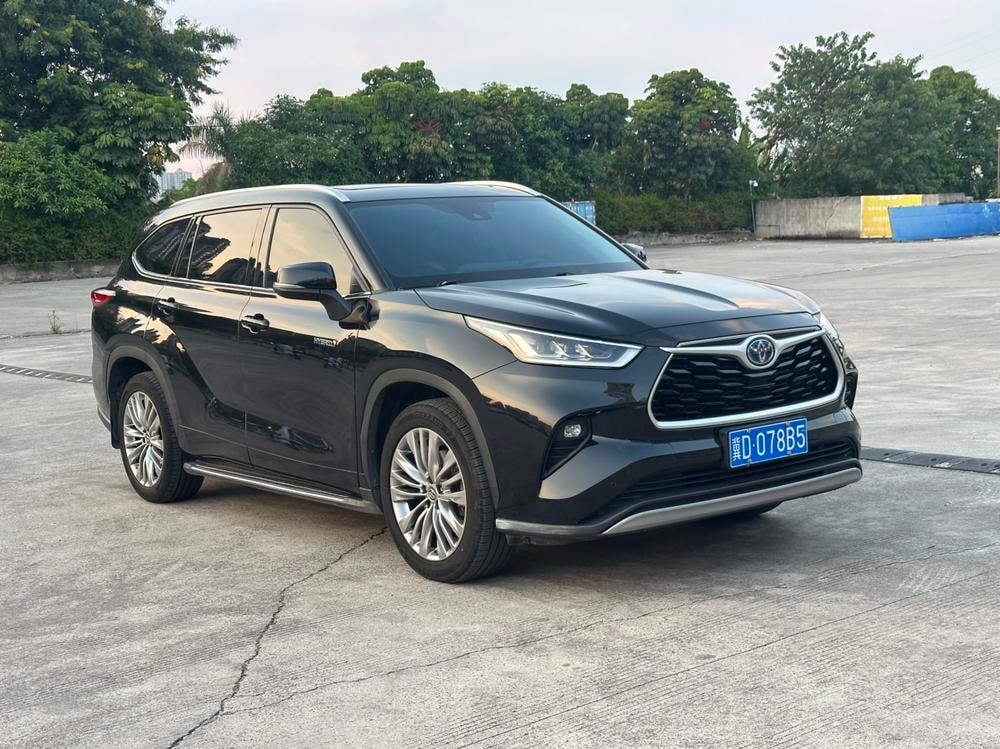 Toyota Highlander 2022 — фото автомобиля