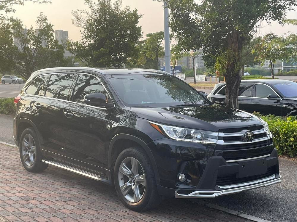 Toyota Highlander 2018 — фото автомобиля
