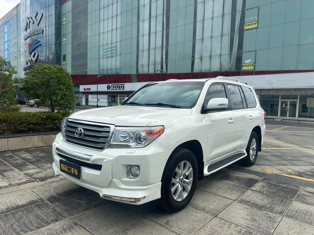 Toyota Land Cruiser 2012 — фото автомобиля