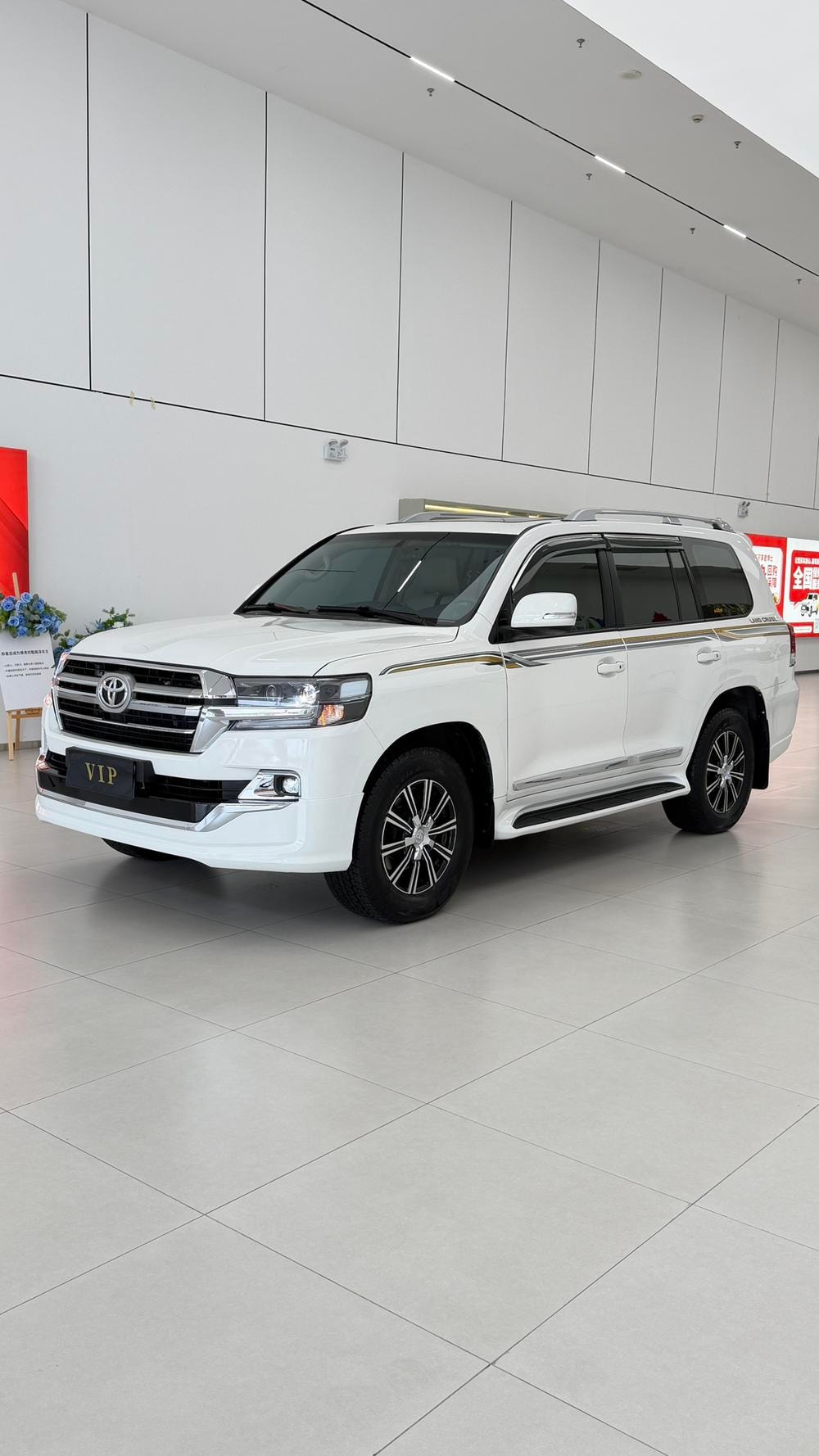 Toyota Land Cruiser 2012 — фото автомобиля