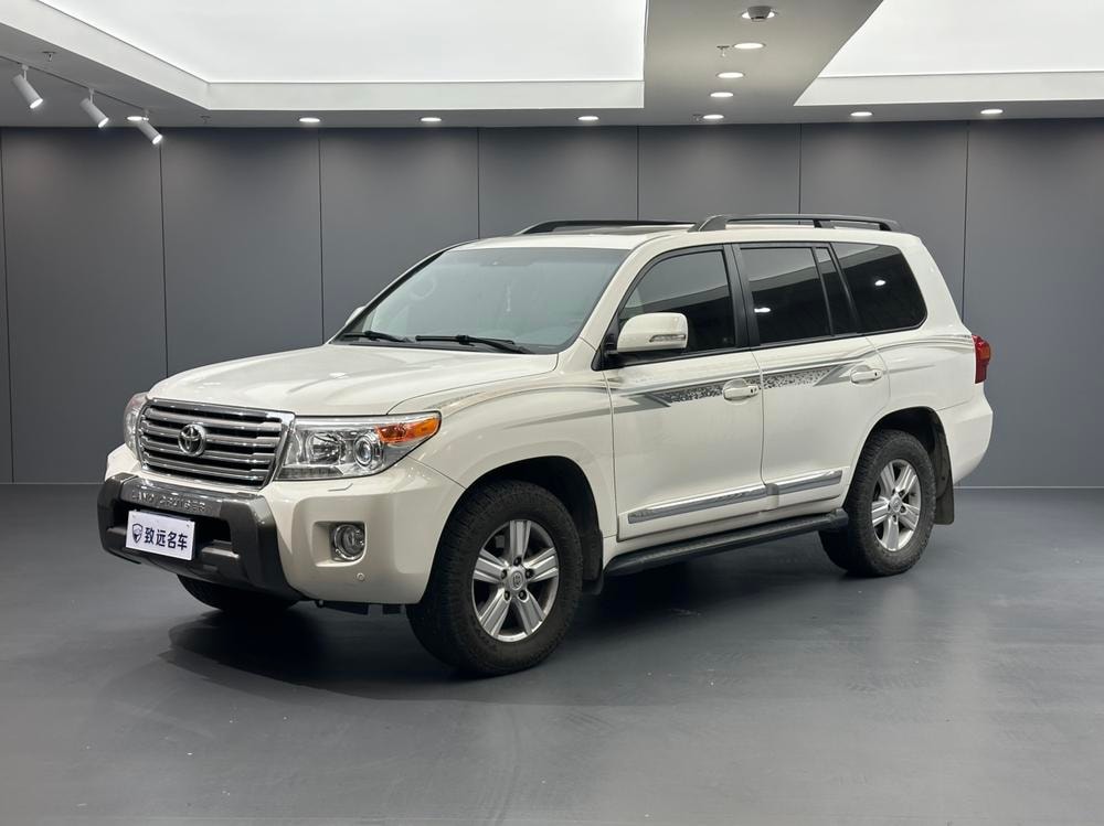 Toyota Land Cruiser 2012 — фото автомобиля