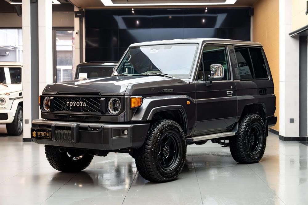 Toyota Land Cruiser 70 Series 2025 — фото автомобиля 1
