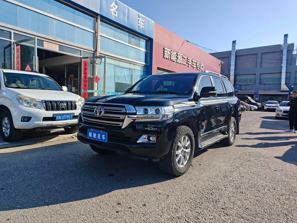 Toyota Land Cruiser (Import) 2018 — фото автомобиля