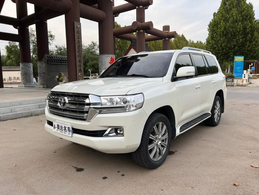 Toyota Land Cruiser (Import) 2017 — фото автомобиля