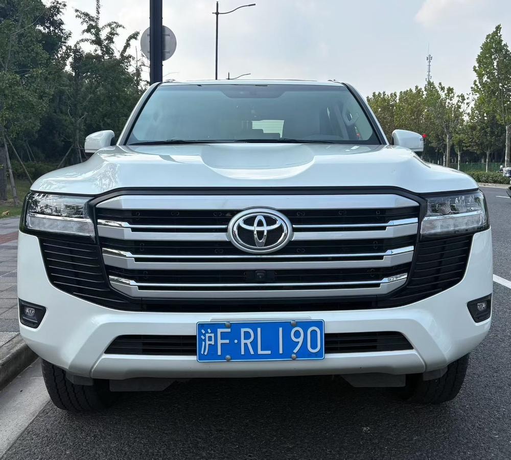 Toyota Land Cruiser (Import) 2022 — фото автомобиля 1