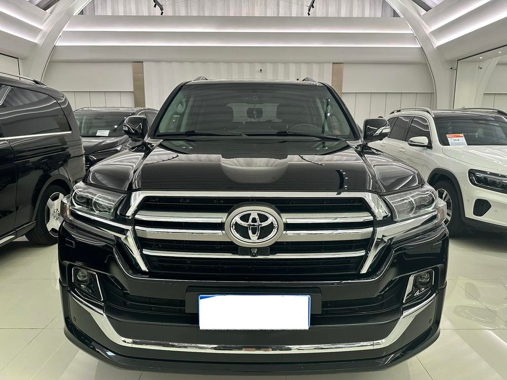 Toyota Land Cruiser (Import) 2019 — фото автомобиля