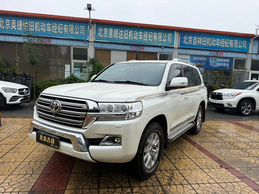 Toyota Land Cruiser (Import) 2018 — фото автомобиля