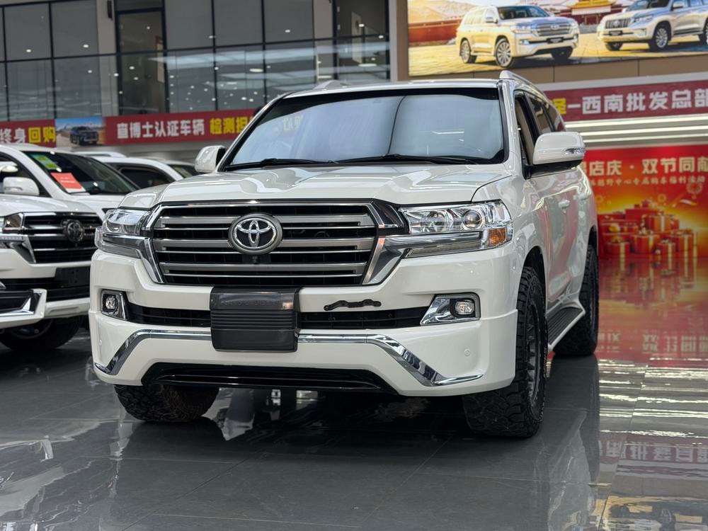 Toyota Land Cruiser (Import) 2019 — фото автомобиля
