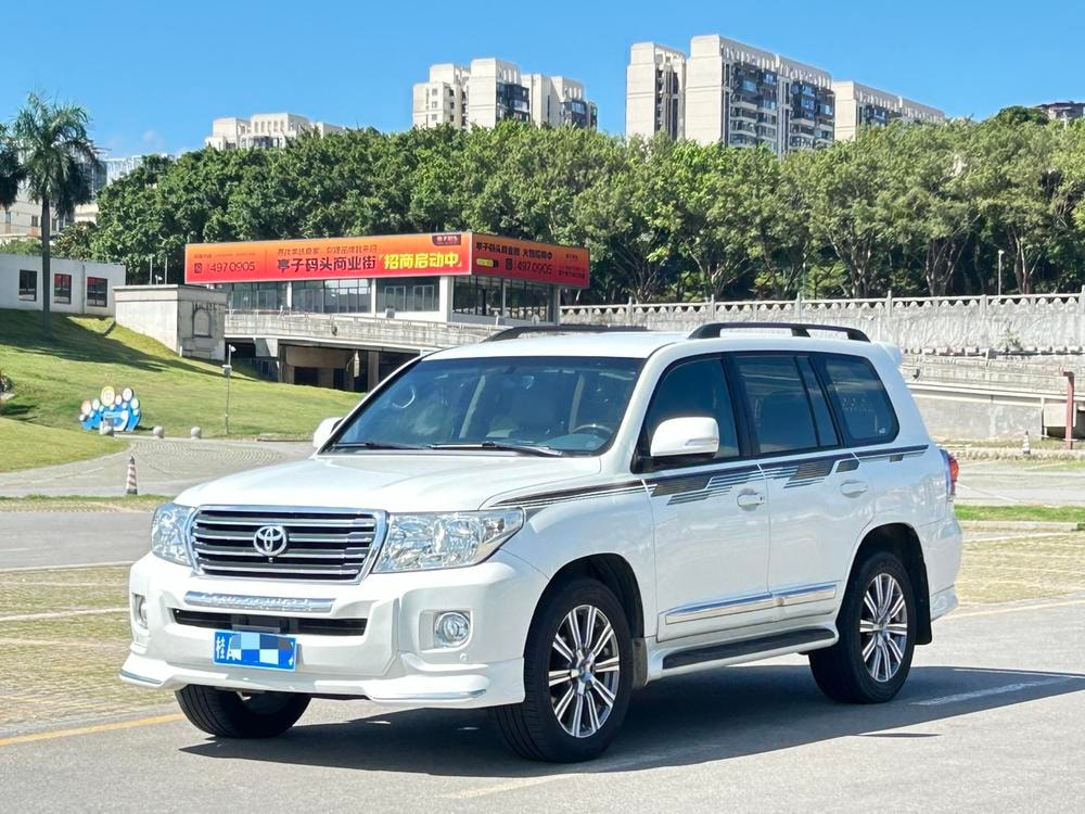 Toyota Land Cruiser (Import) 2015 — фото автомобиля