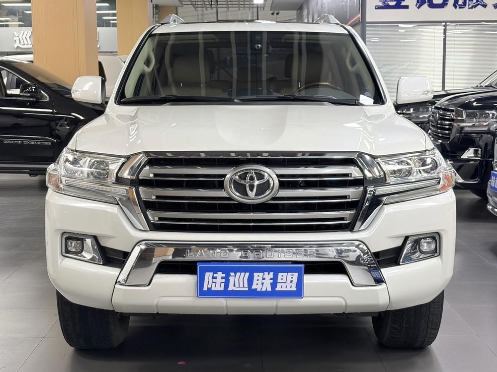 Toyota Land Cruiser (Import) 2018 — фото автомобиля