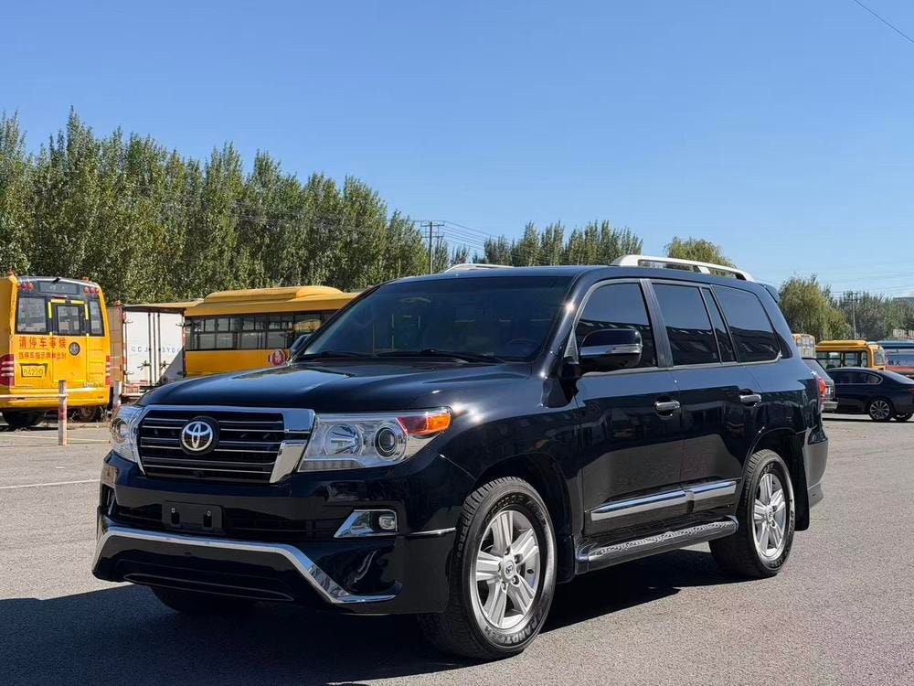 Toyota Land Cruiser (Import) 2013 — фото автомобиля 1