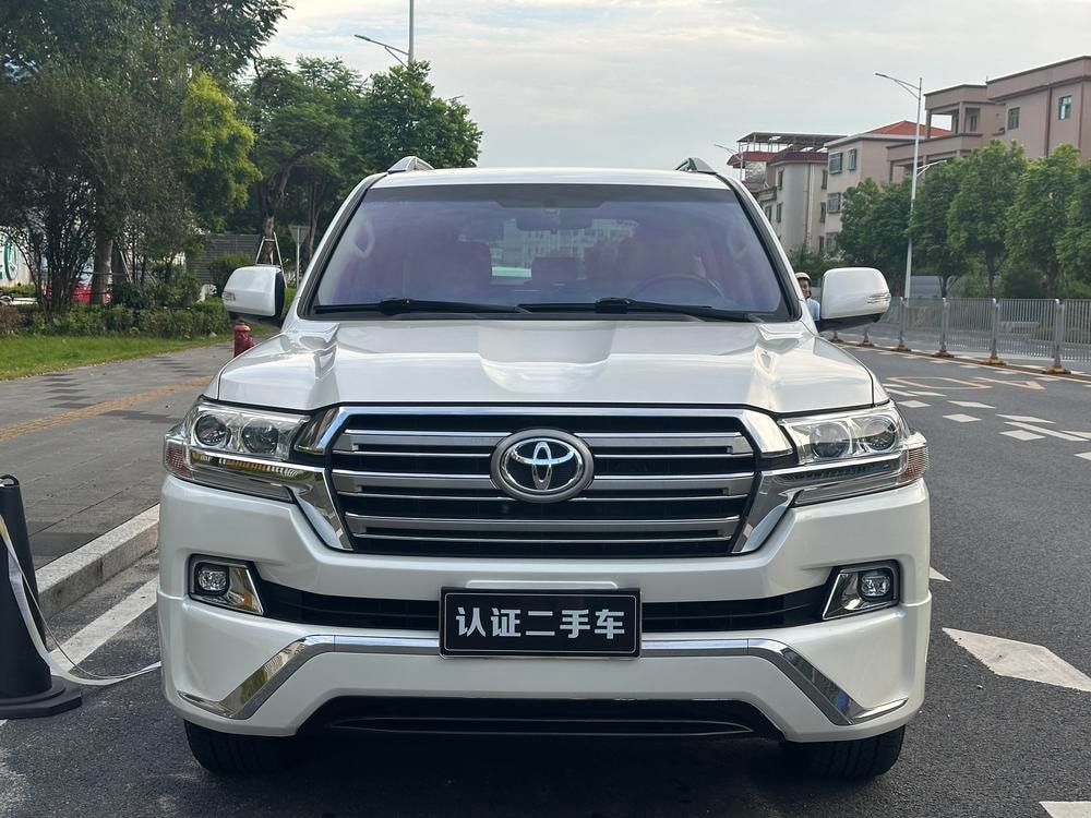 Toyota Land Cruiser (Import) 2018 — фото автомобиля