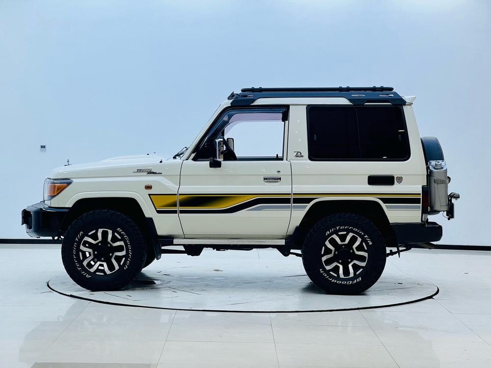 Toyota Land Cruiser (Import) 2022 — фото автомобиля