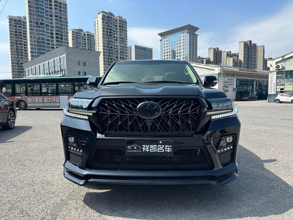 Toyota Land Cruiser (Import) 2019 — фото автомобиля