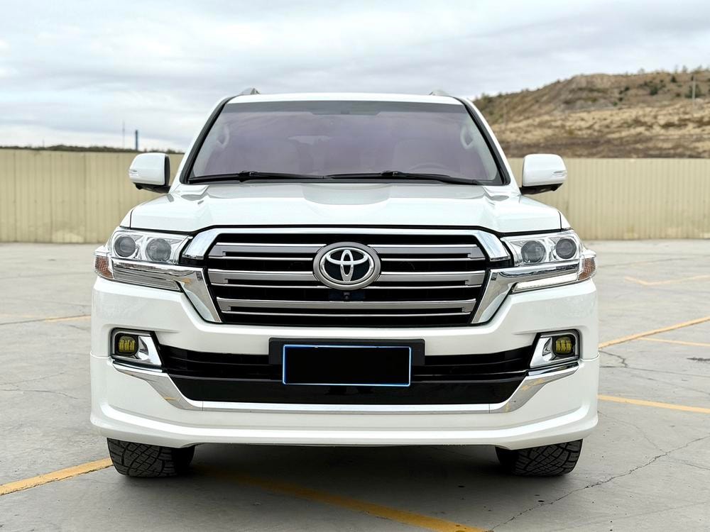 Toyota Land Cruiser (Import) 2018 — фото автомобиля