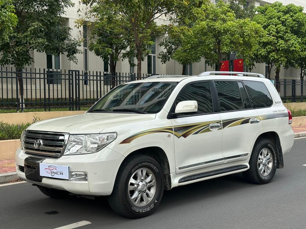 Toyota Land Cruiser (Import) 2012 — фото автомобиля