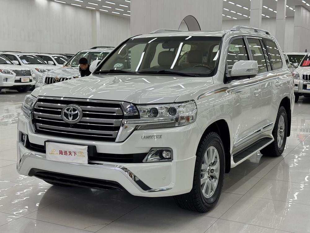 Toyota Land Cruiser (Import) 2019 — фото автомобиля