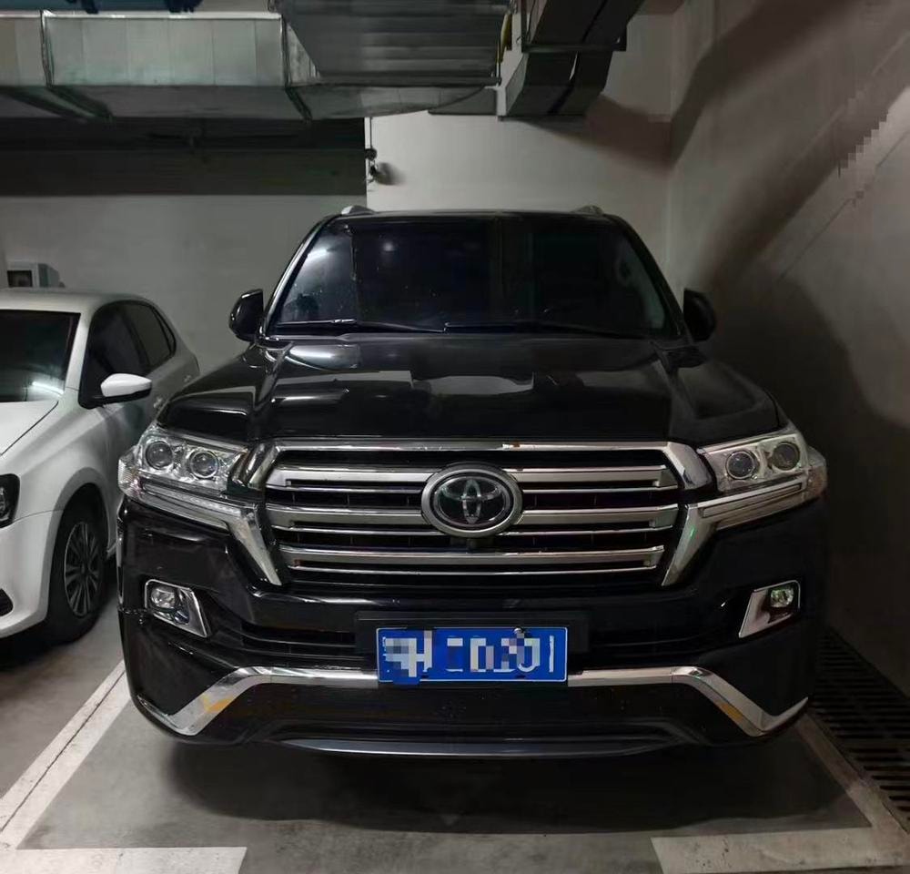 Toyota Land Cruiser (Import) 2019 — фото автомобиля 1