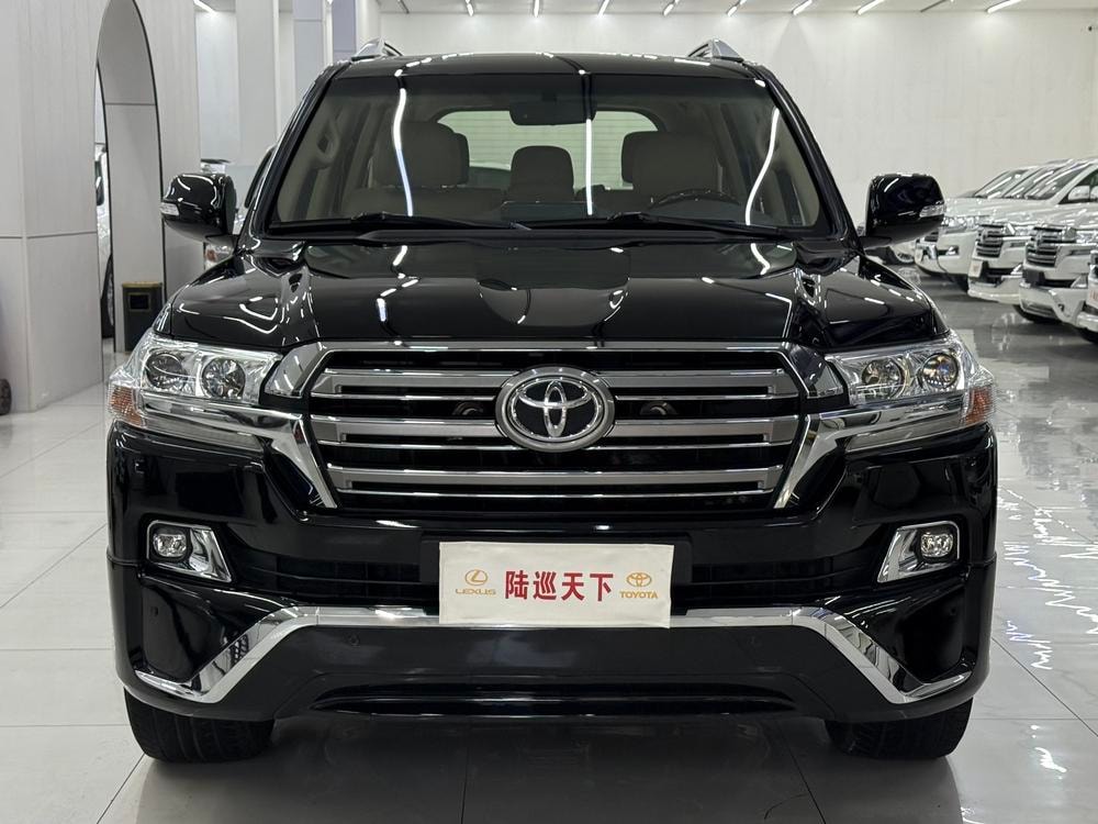 Toyota Land Cruiser (Import) 2019 — фото автомобиля