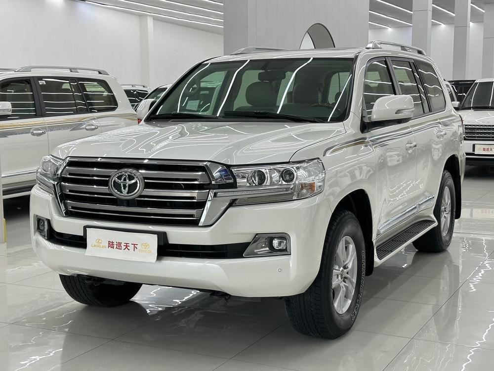 Toyota Land Cruiser (Import) 2018 — фото автомобиля