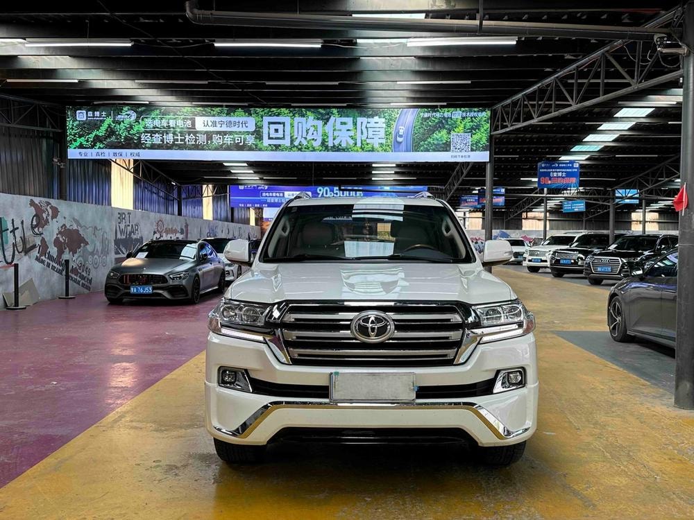 Toyota Land Cruiser (Import) 2018 — фото автомобиля