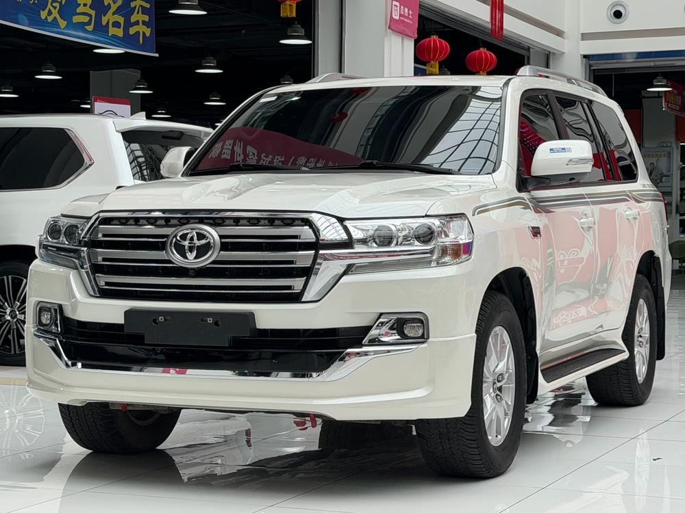 Toyota Land Cruiser (Import) 2018 — фото автомобиля 1